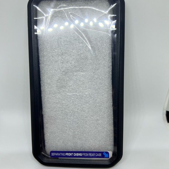 Lot of 3 iPhone 11 cases. 2 new, 1 like new - Picture 11 of 13